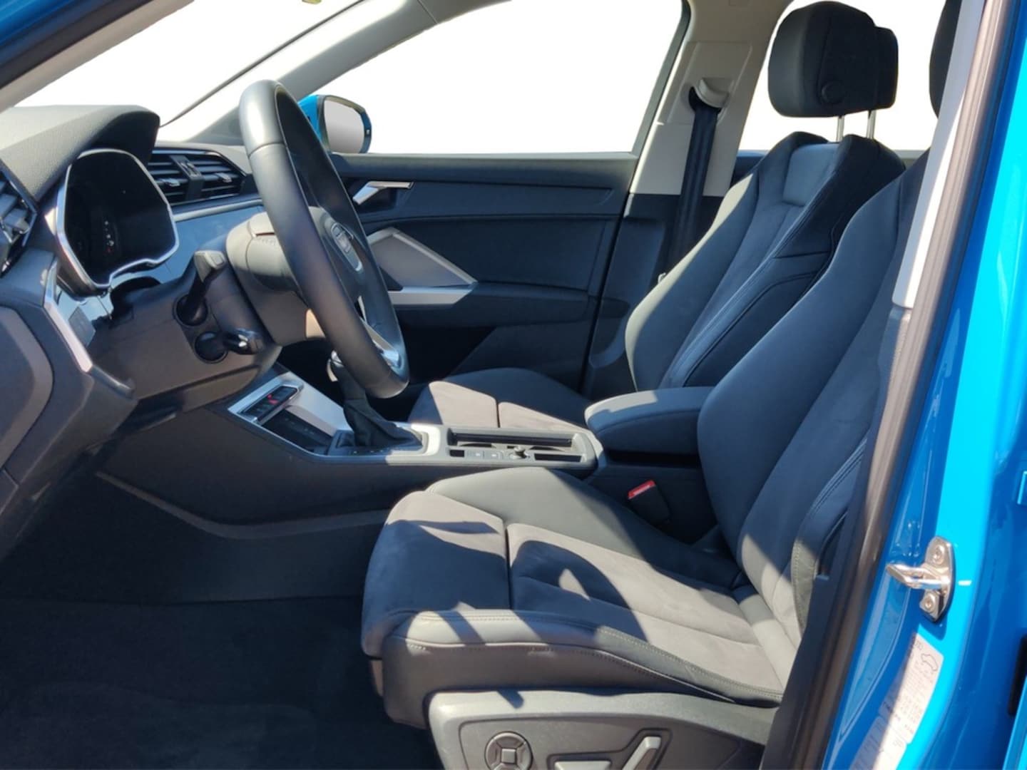 Bild über Audi Q3 S line 45 TFSI quattro S tronic - für weitere Informationen kontaktieren Sie den Audi Partner