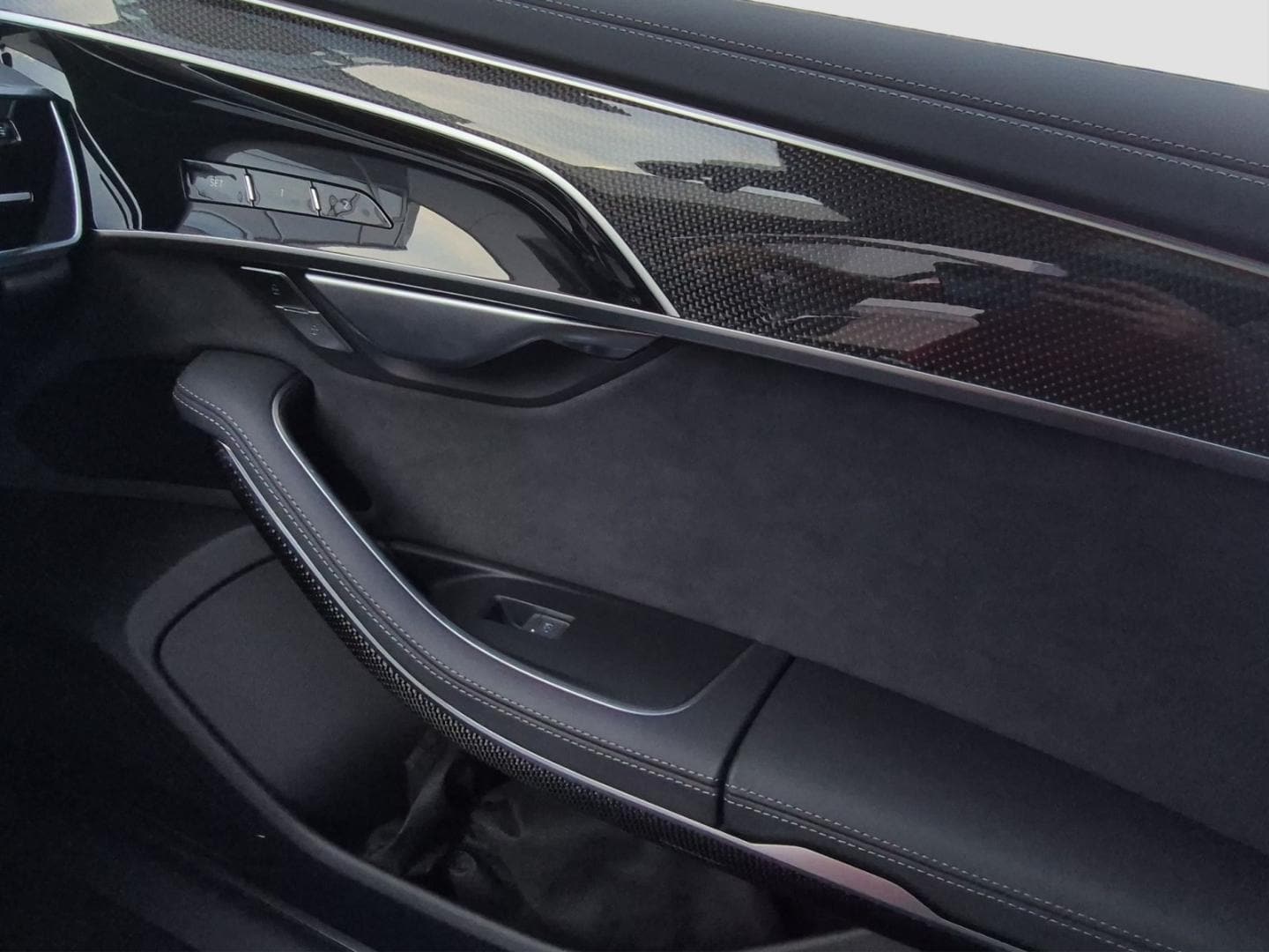 Bild über Audi S8 TFSI quattro tiptronic - für weitere Informationen kontaktieren Sie den Audi Partner