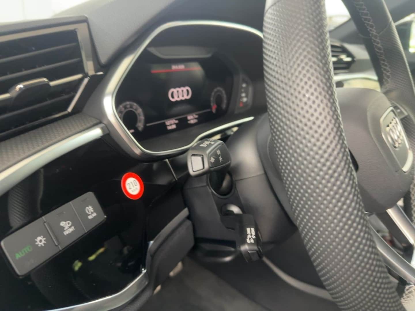 Bild über Audi Q3 Sportback TFSI quattro 140 kW S tronic - für weitere Informationen kontaktieren Sie den Audi Partner