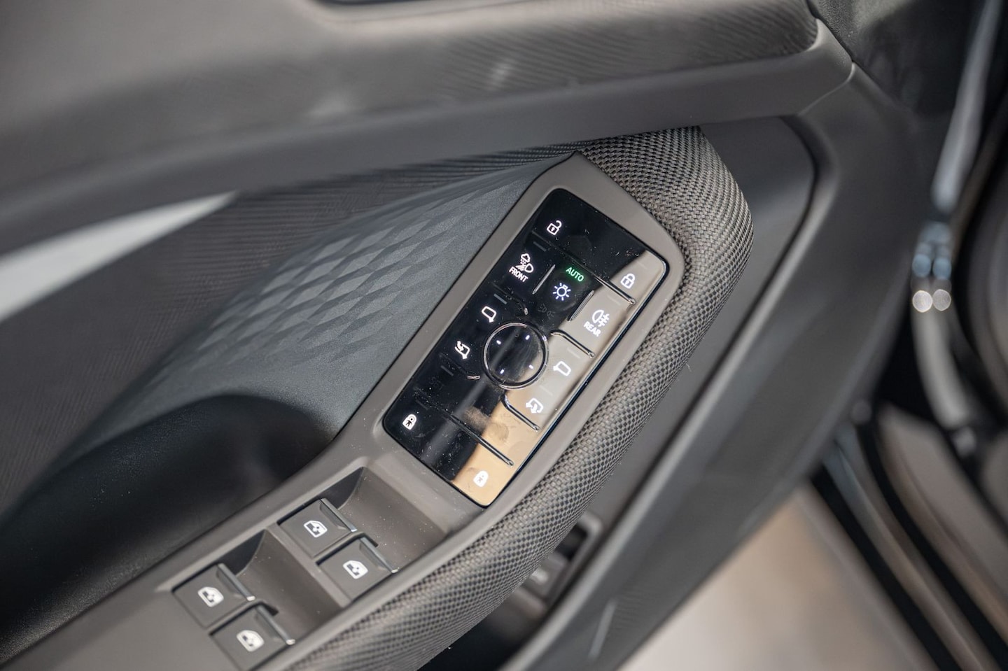 Bild über Audi A6 Avant TDI 150 kW S tronic - für weitere Informationen kontaktieren Sie den Audi Partner