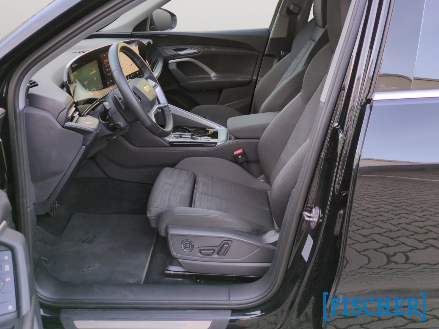 Bild über Audi Q5 SUV TDI quattro 150 kW S tronic - für weitere Informationen kontaktieren Sie den Audi Partner
