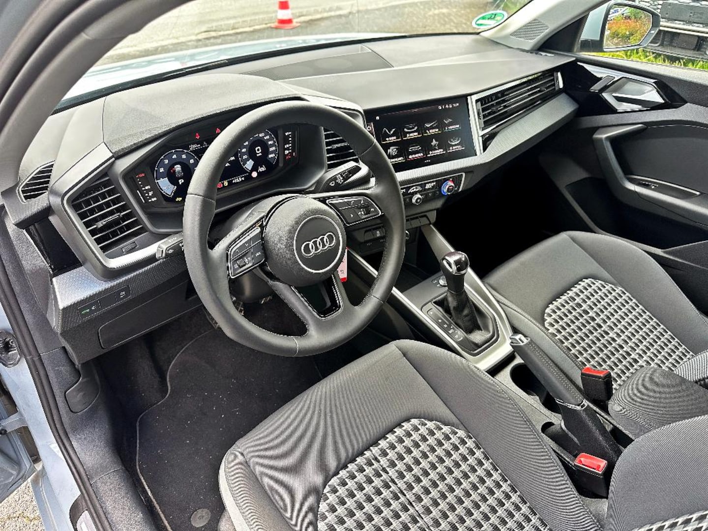Bild über Audi A1 Sportback advanced 30 TFSI S tronic - für weitere Informationen kontaktieren Sie den Audi Partner