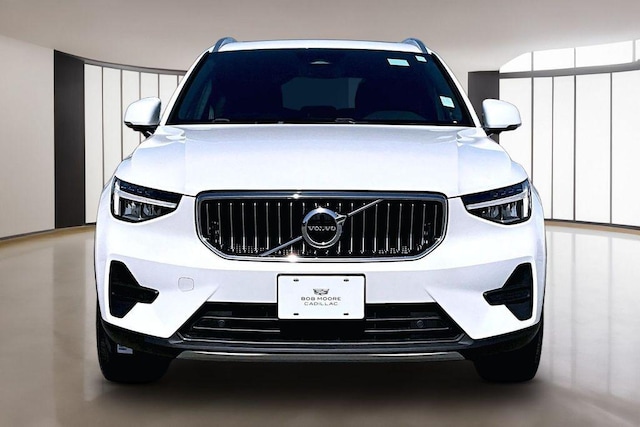 2025 Volvo XC40