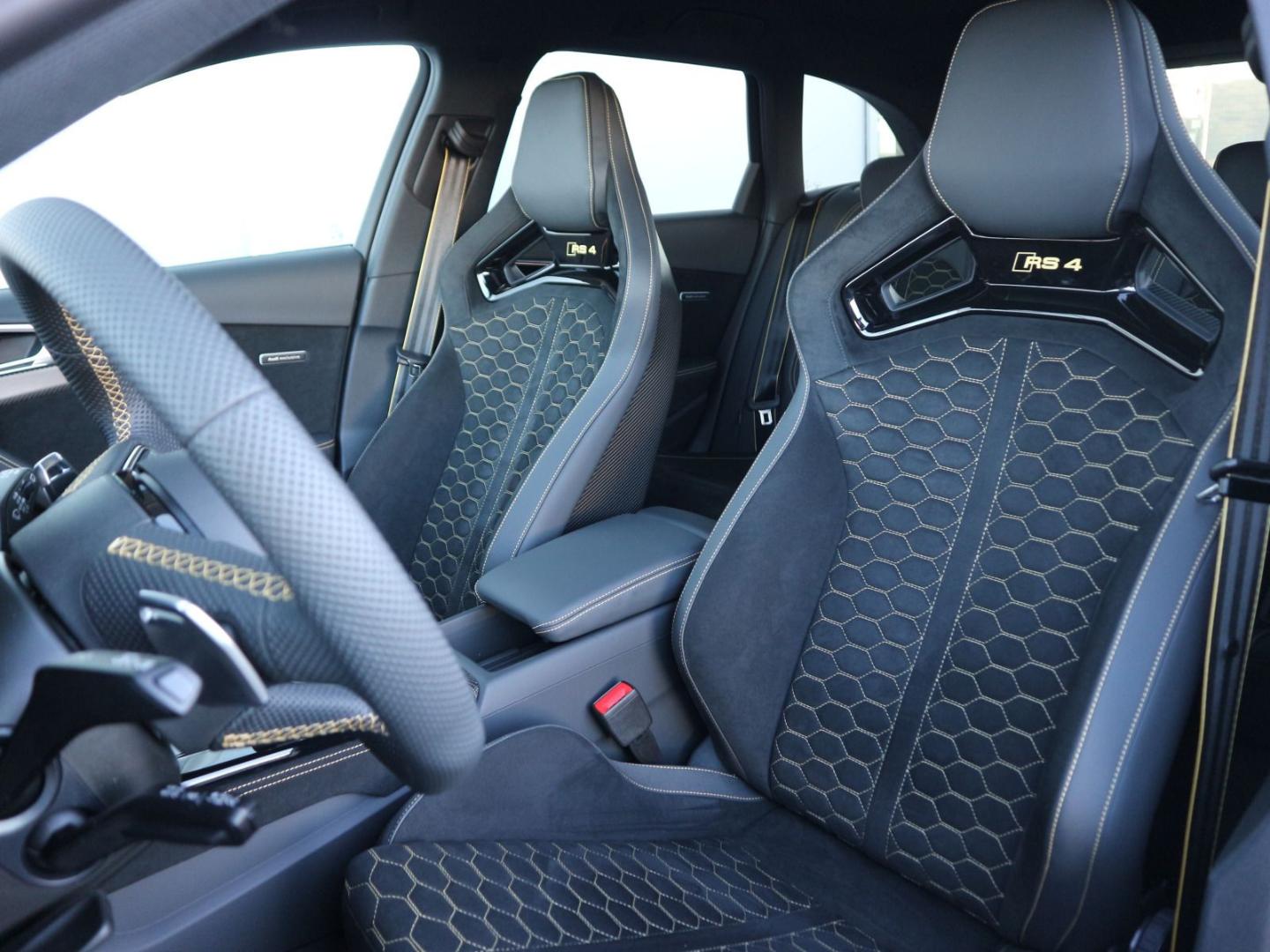Image about Audi RS 4 Avant quattro tiptronic