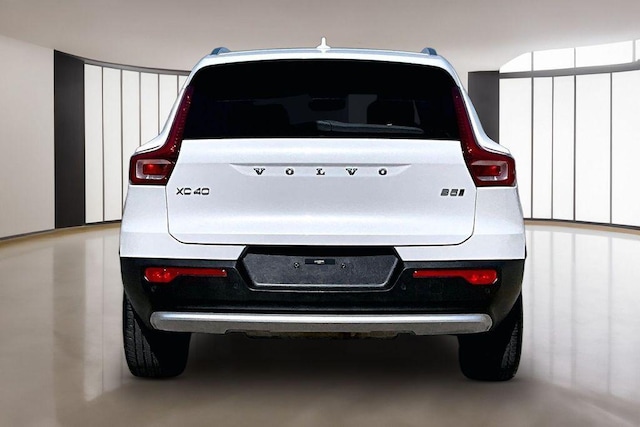 2025 Volvo XC40