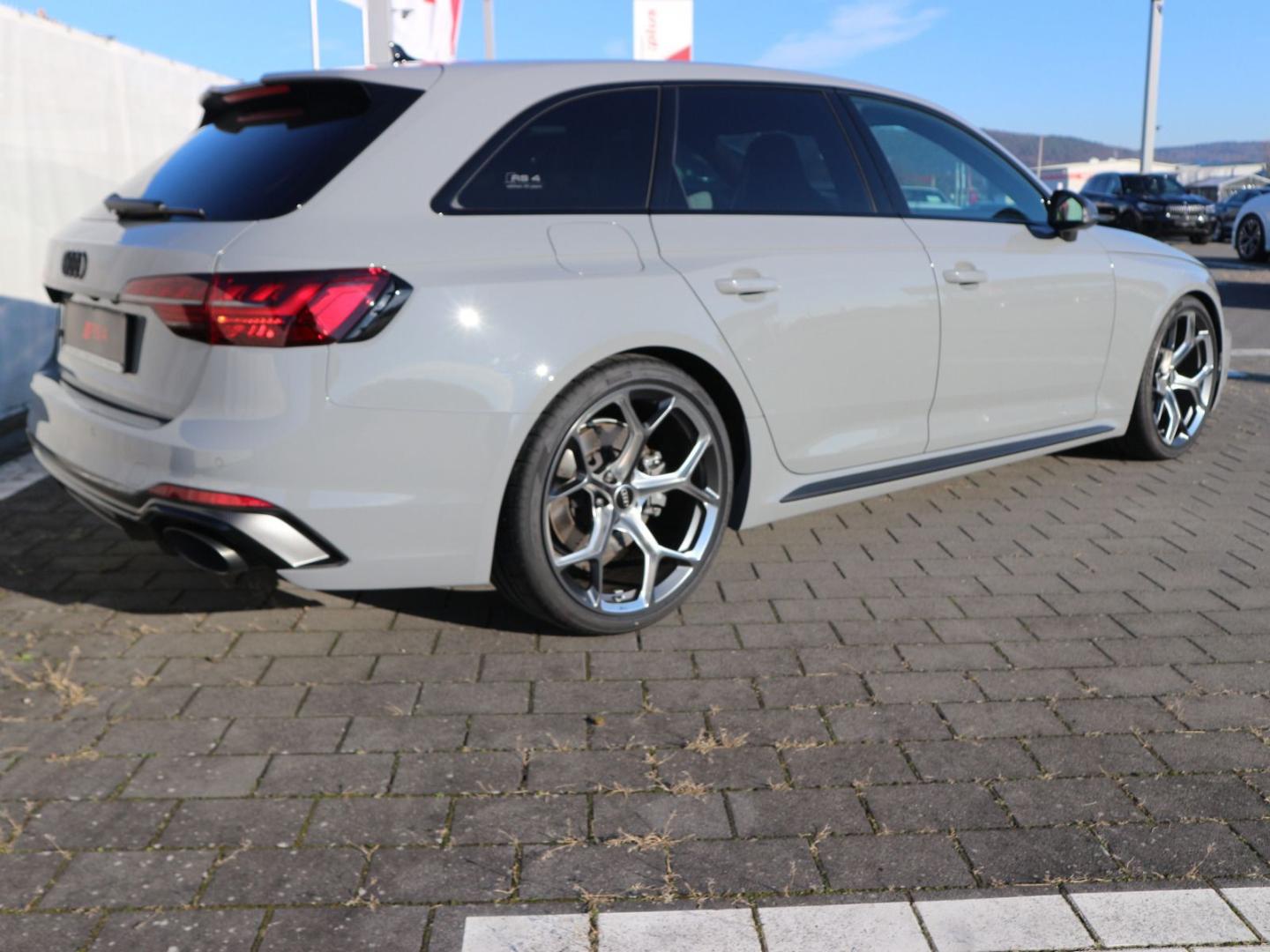 Image about Audi RS 4 Avant quattro tiptronic