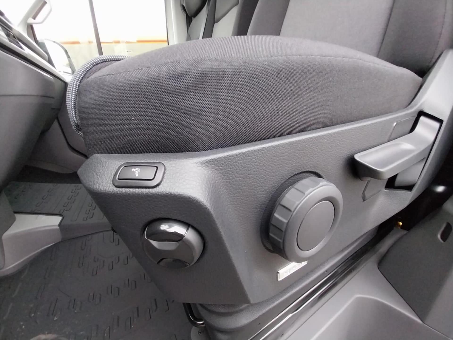 Volkswagen Crafter Furgon średni rozstaw osi