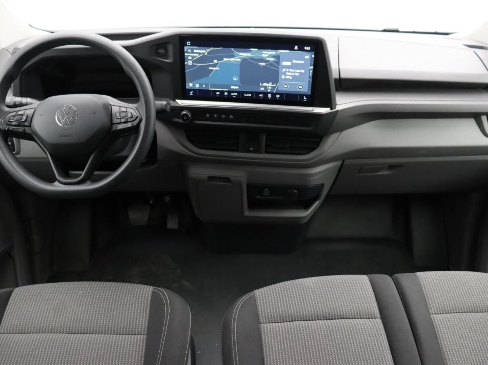 Volkswagen Transporter Kombi langer Radstand – Bild 5