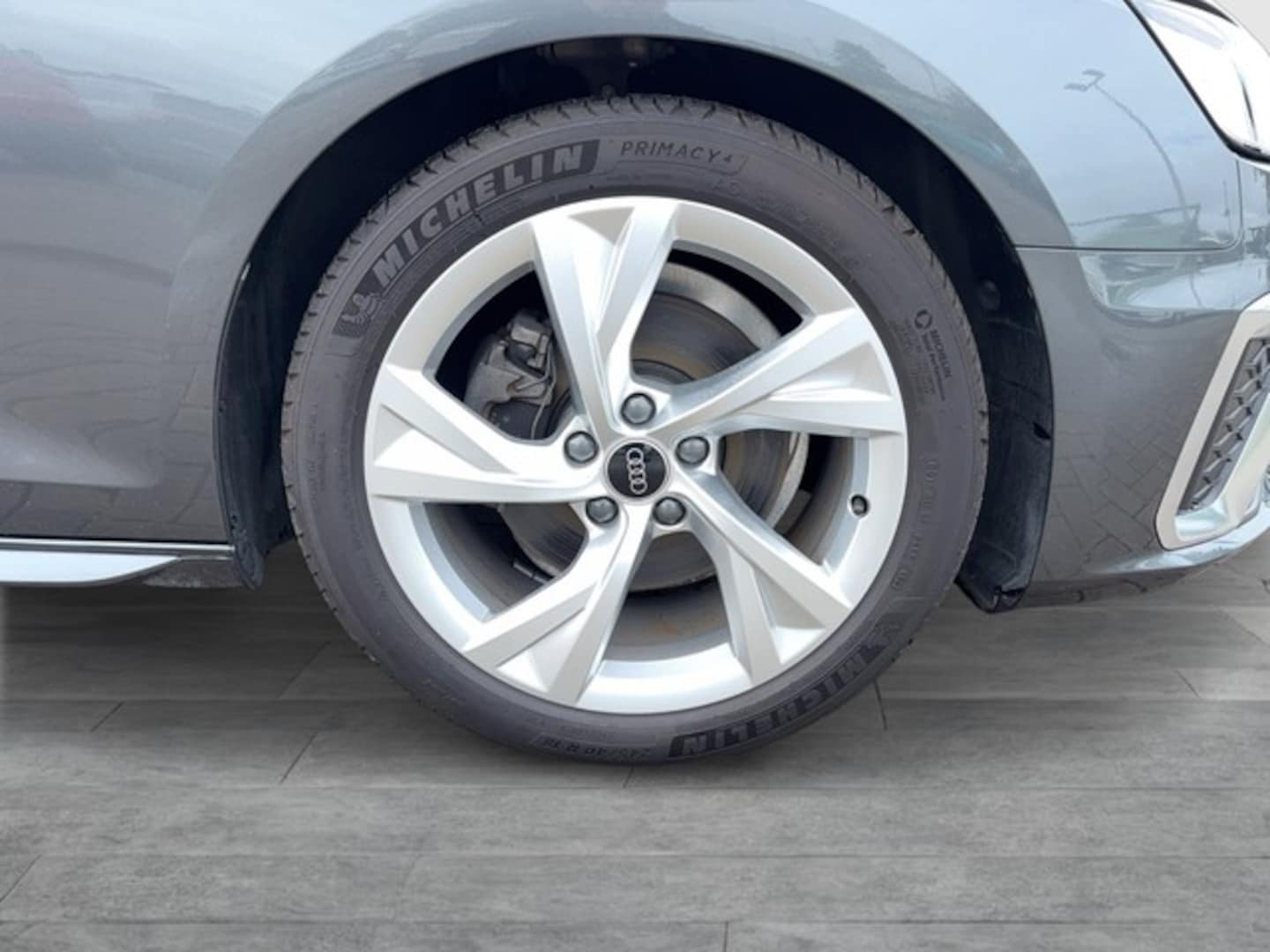 Bild über Audi A4 Avant S line 35 TFSI S tronic - für weitere Informationen kontaktieren Sie den Audi Partner
