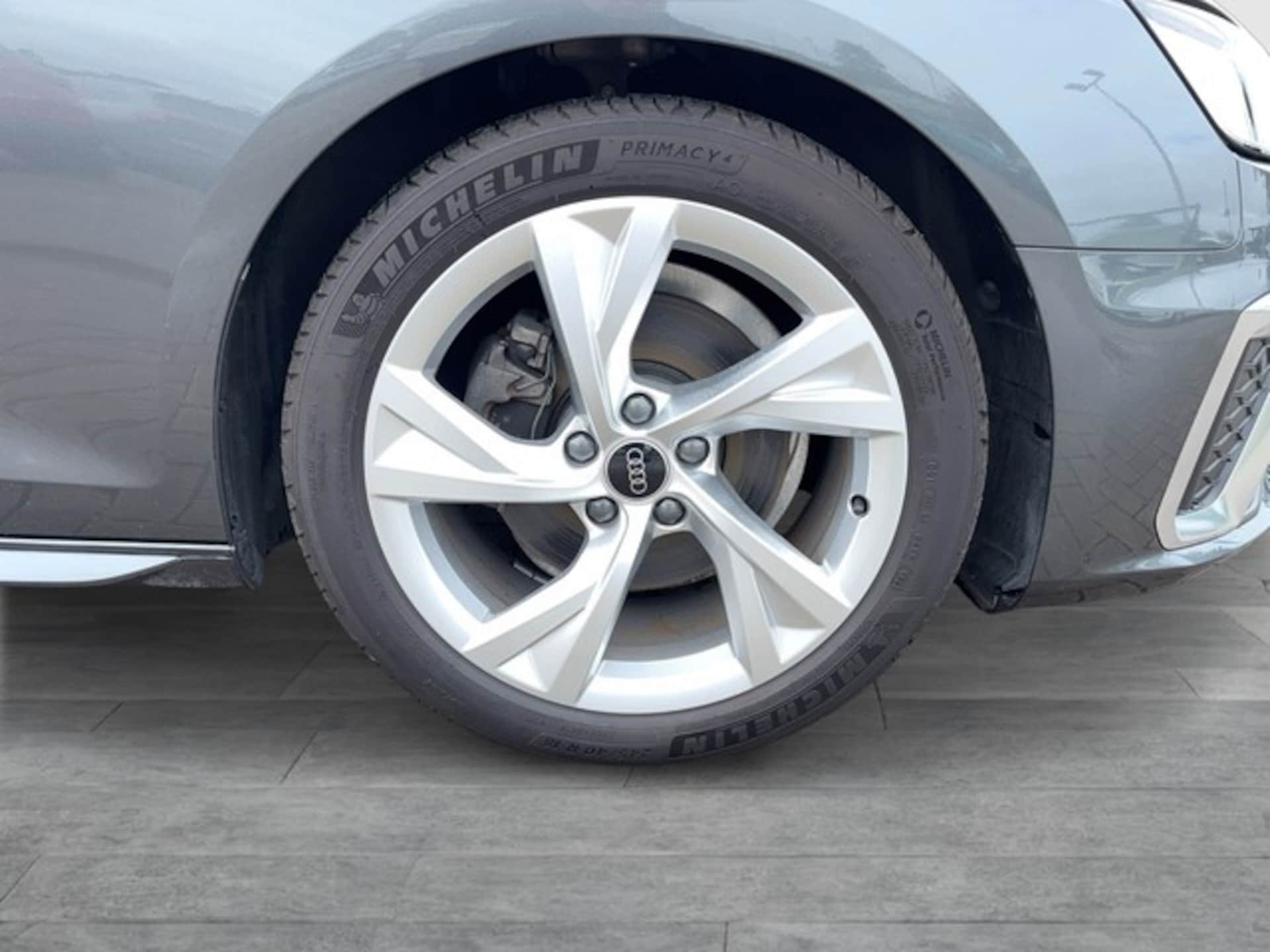 Audi A4 Avant S line
