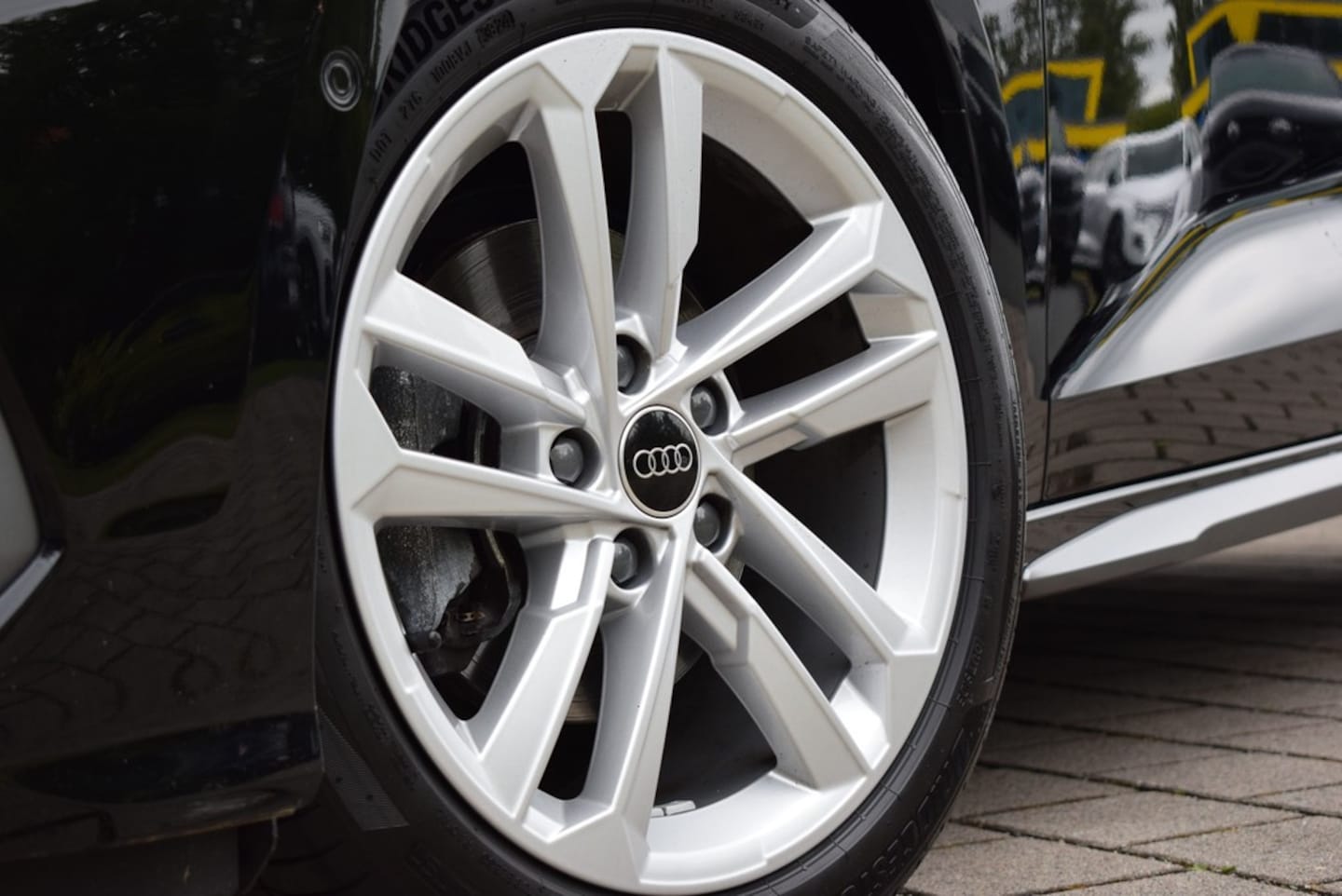 Bild über Audi A3 Sportback S line 35 TDI S tronic - für weitere Informationen kontaktieren Sie den Audi Partner
