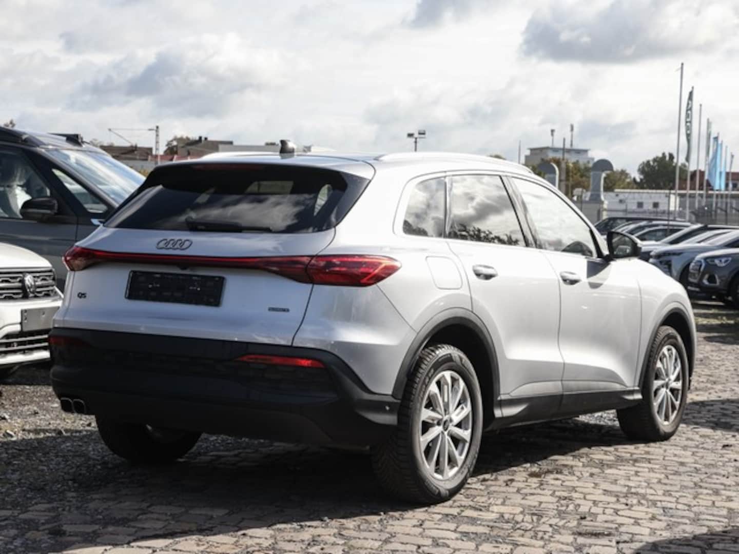 Bild über Audi Q5 SUV TDI quattro 150 kW S tronic - für weitere Informationen kontaktieren Sie den Audi Partner