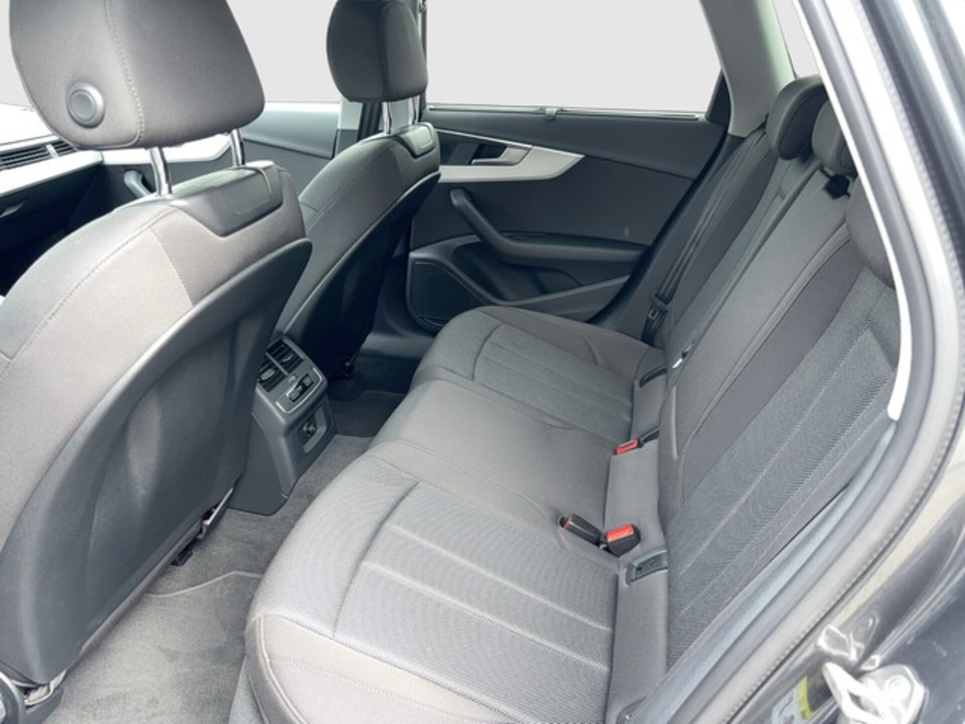 Audi A4 Avant S line