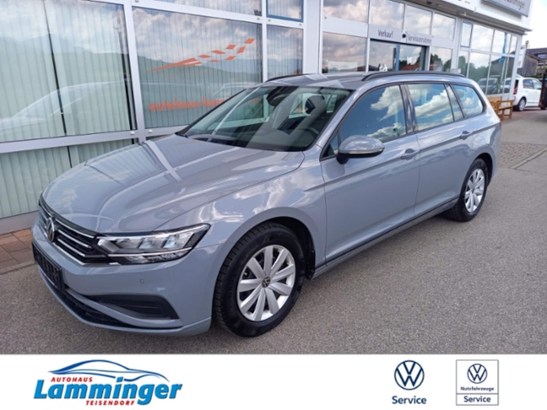Volkswagen Passat Variant 2023 — 1,5 l TSI NAVI RFK SHZ