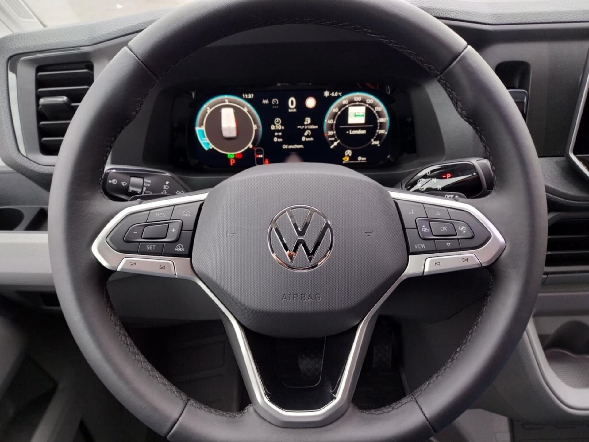 Volkswagen Crafter Furgon średni rozstaw osi