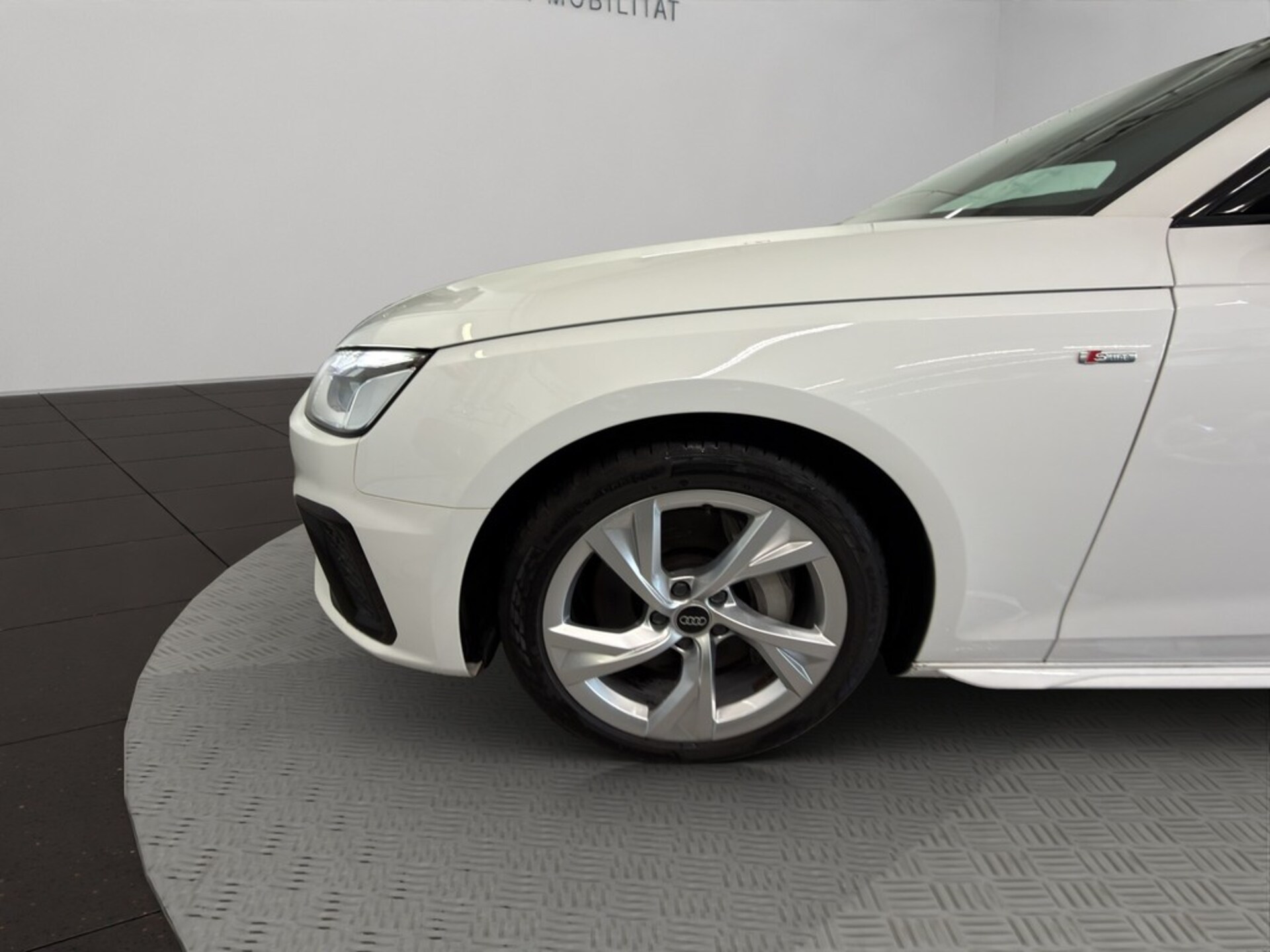 Audi A4 Avant S line