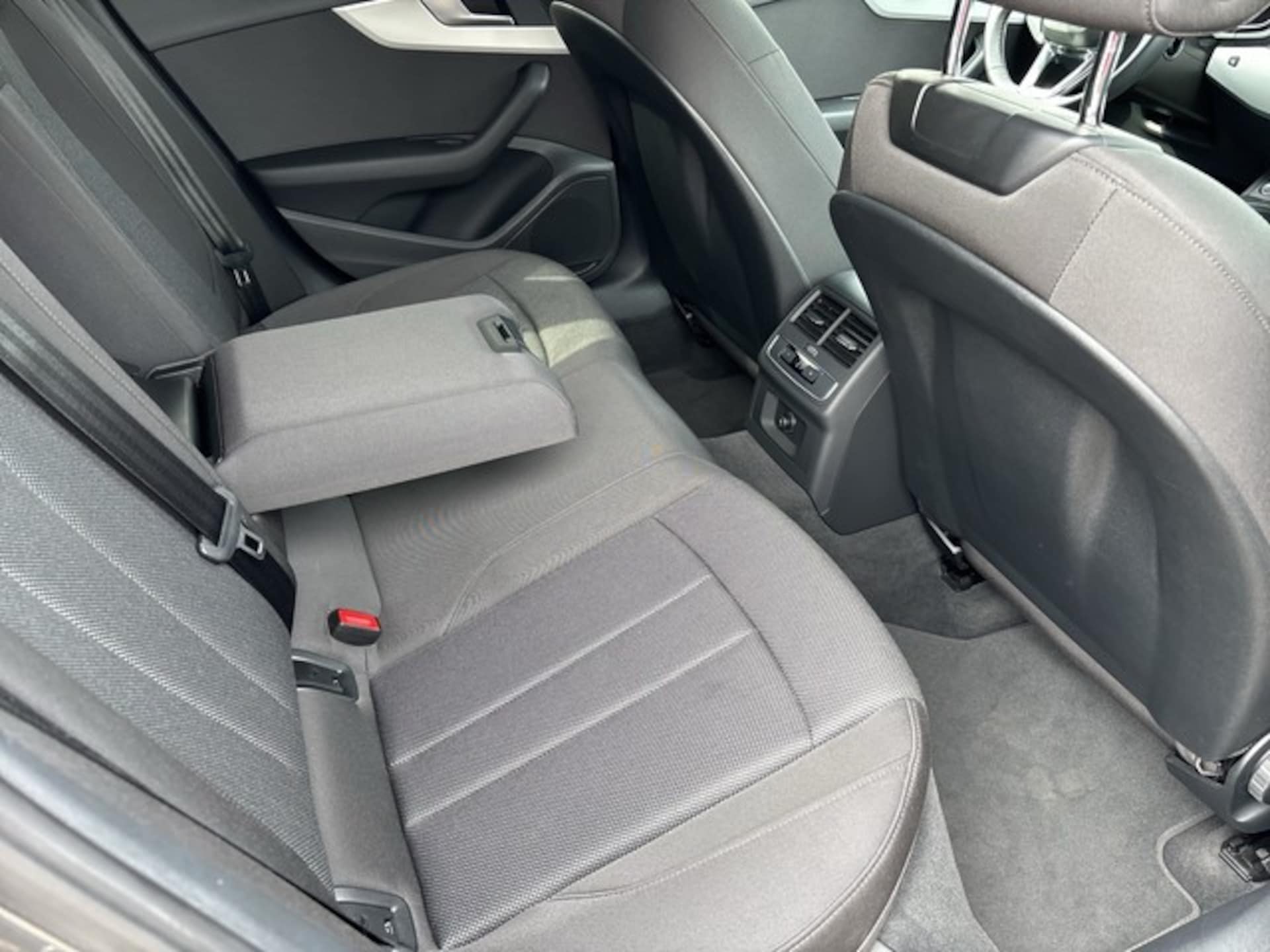Audi A4 Avant S line