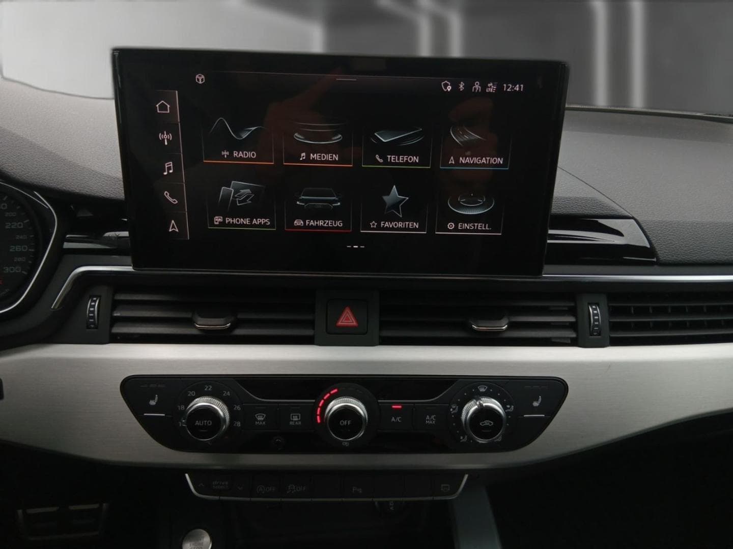 Bild über Audi A4 Avant S line 40 TFSI S tronic - für weitere Informationen kontaktieren Sie den Audi Partner