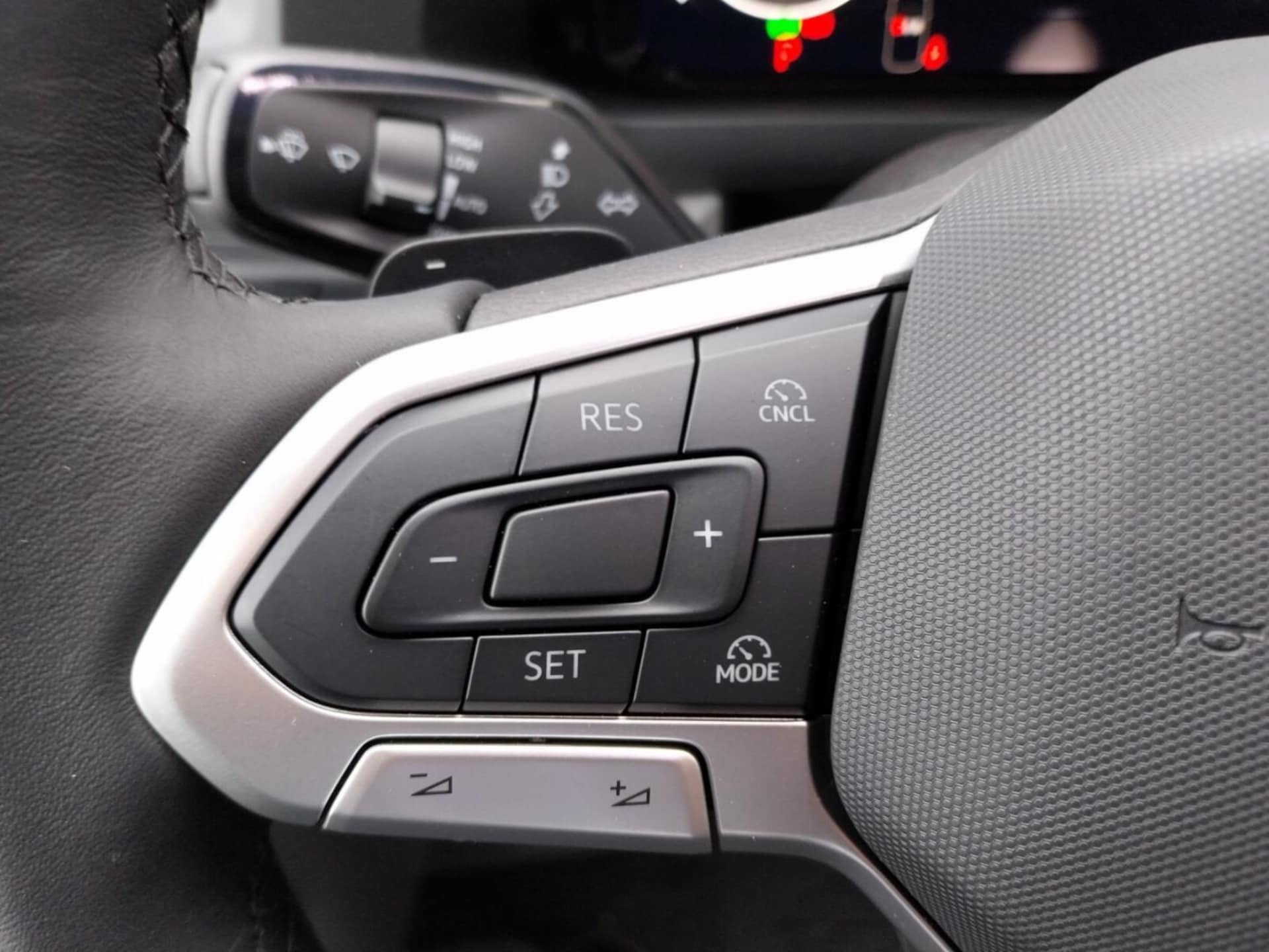 Volkswagen Crafter Furgon średni rozstaw osi