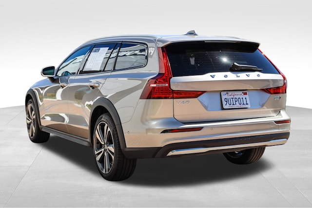 2025 Volvo V60 Cross Country 5
