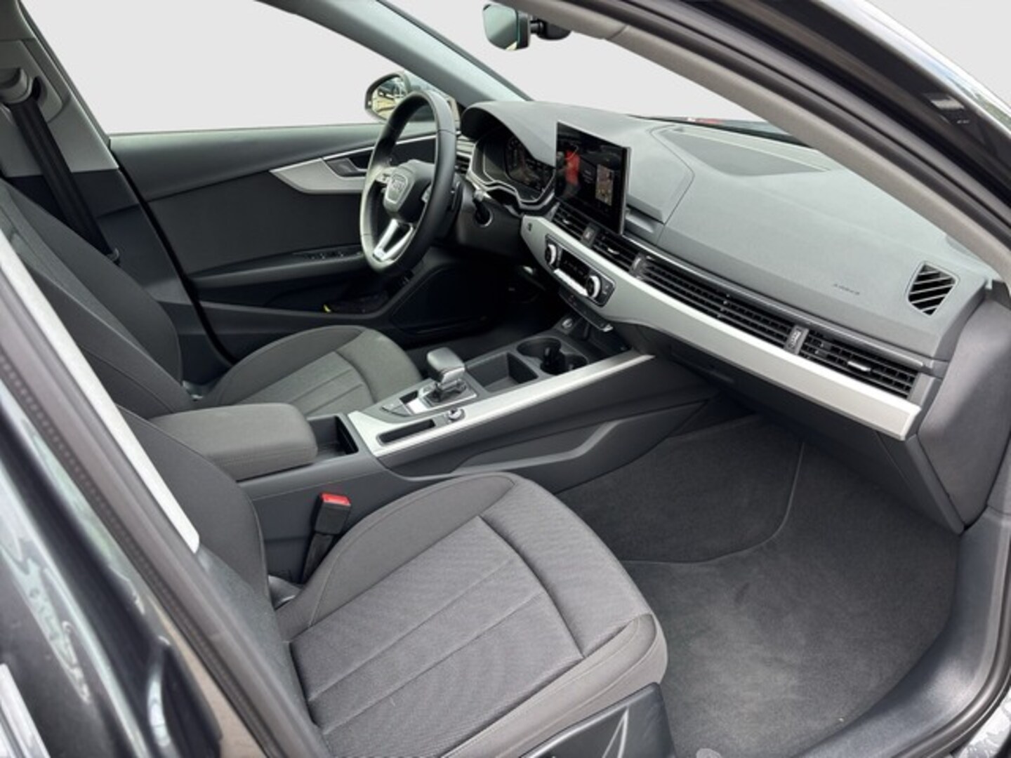Bild über Audi A4 Avant S line 35 TFSI S tronic - für weitere Informationen kontaktieren Sie den Audi Partner