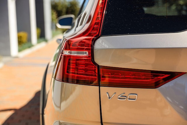 2025 Volvo V60 Cross Country 8