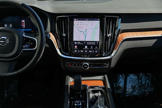 2025 Volvo V60 Cross Country 14