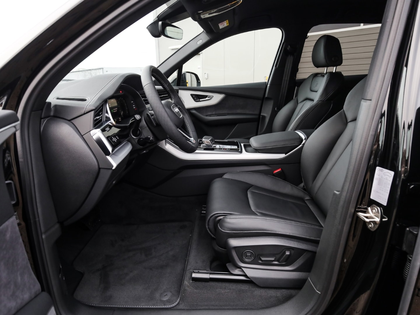Bild über Audi Q7 SUV TFSI e S line business TFSI e quattro 290 kW tiptronic - für weitere Informationen kontaktieren Sie den Audi Partner
