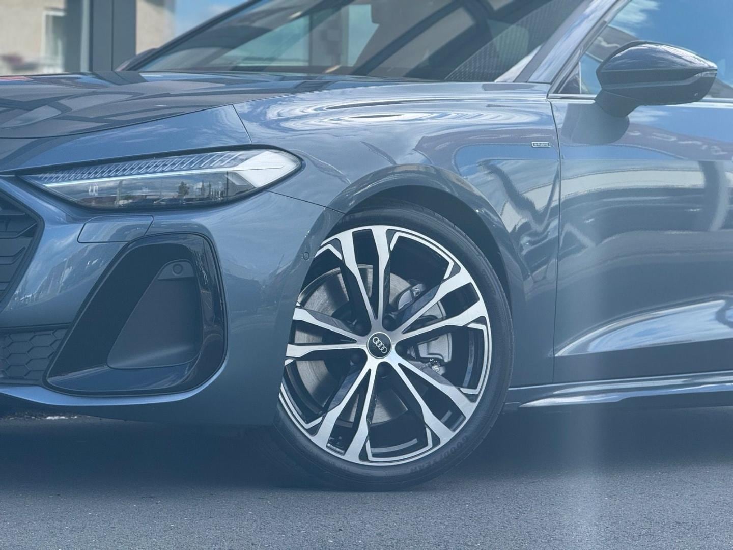 Bild über Audi A5 Avant e-hybrid e-hybrid quattro 270 kW S tronic - für weitere Informationen kontaktieren Sie den Audi Partner
