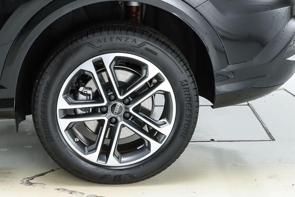 2025 Audi Q5 Premium - Photo 9