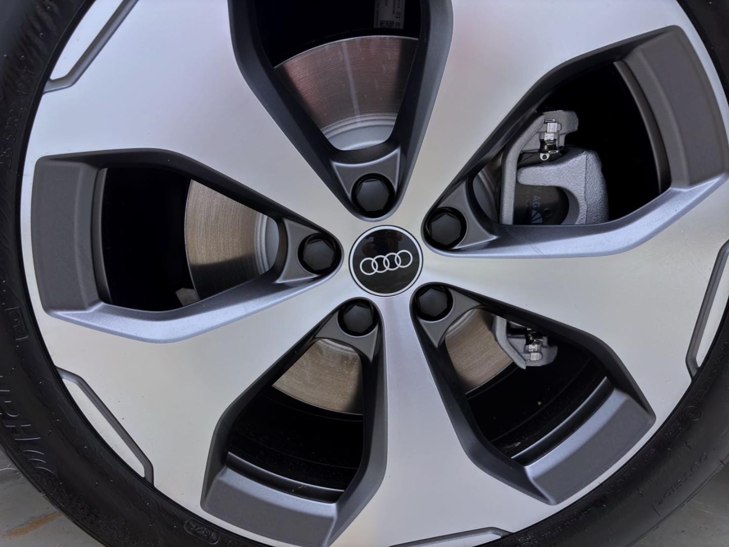 Bild über Audi Q4 SUV e-tron e-tron performance 210 kW - für weitere Informationen kontaktieren Sie den Audi Partner