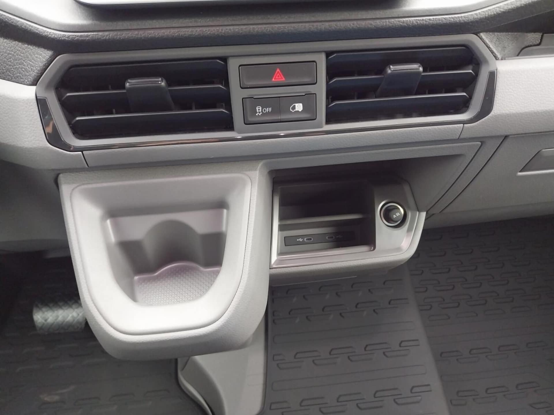 Volkswagen Crafter Furgon średni rozstaw osi