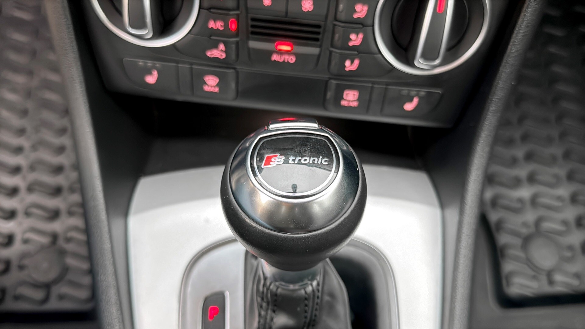 Bild som visar&nbsp;Audi Q3&nbsp;Q3 2.0 TDI quattro Proline Sport 150 hk S tronic - för mer information kontakta din Audi Partner