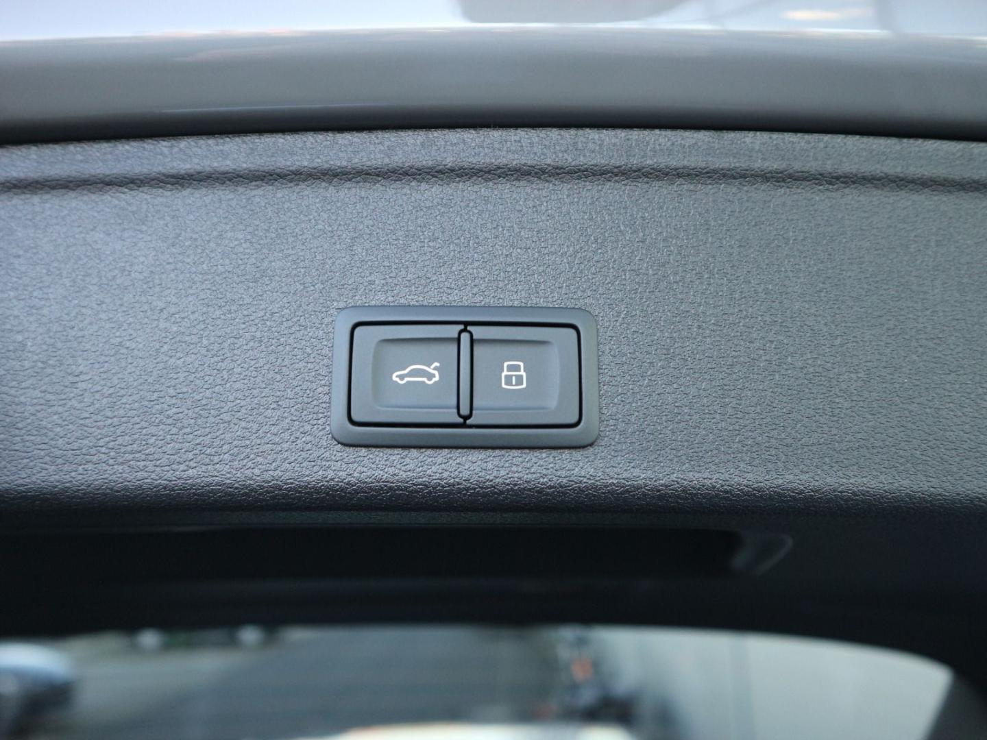 Image about Audi RS 4 Avant quattro tiptronic