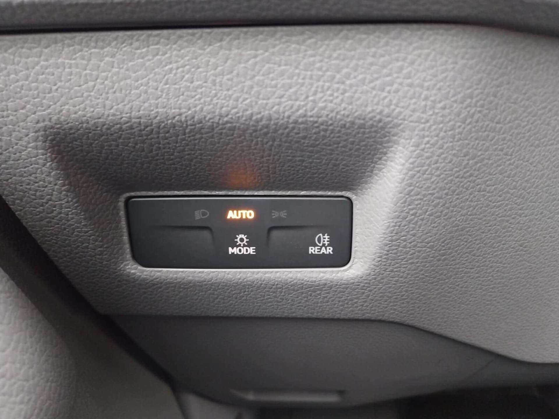Volkswagen Crafter Furgon średni rozstaw osi
