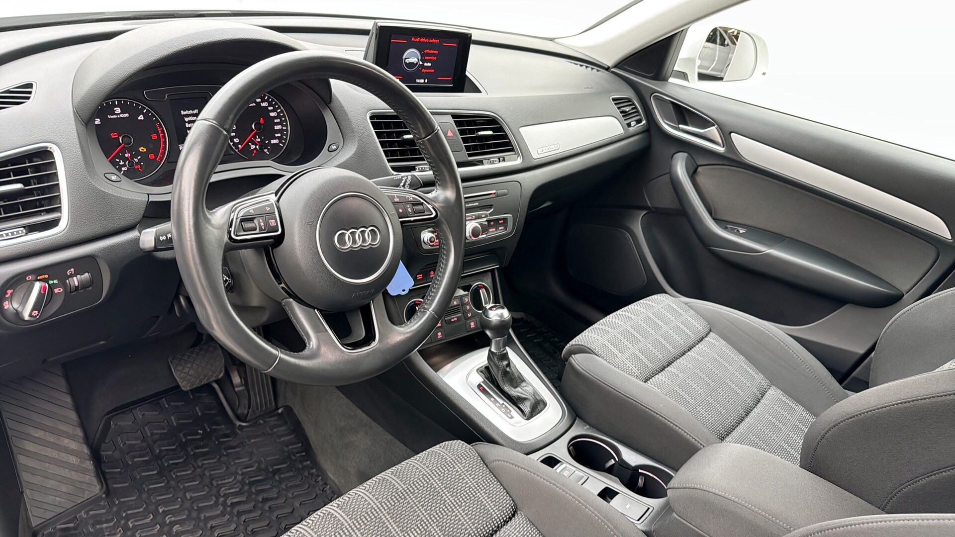 Bild som visar&nbsp;Audi Q3&nbsp;Q3 2.0 TDI quattro Proline Sport 150 hk S tronic - för mer information kontakta din Audi Partner