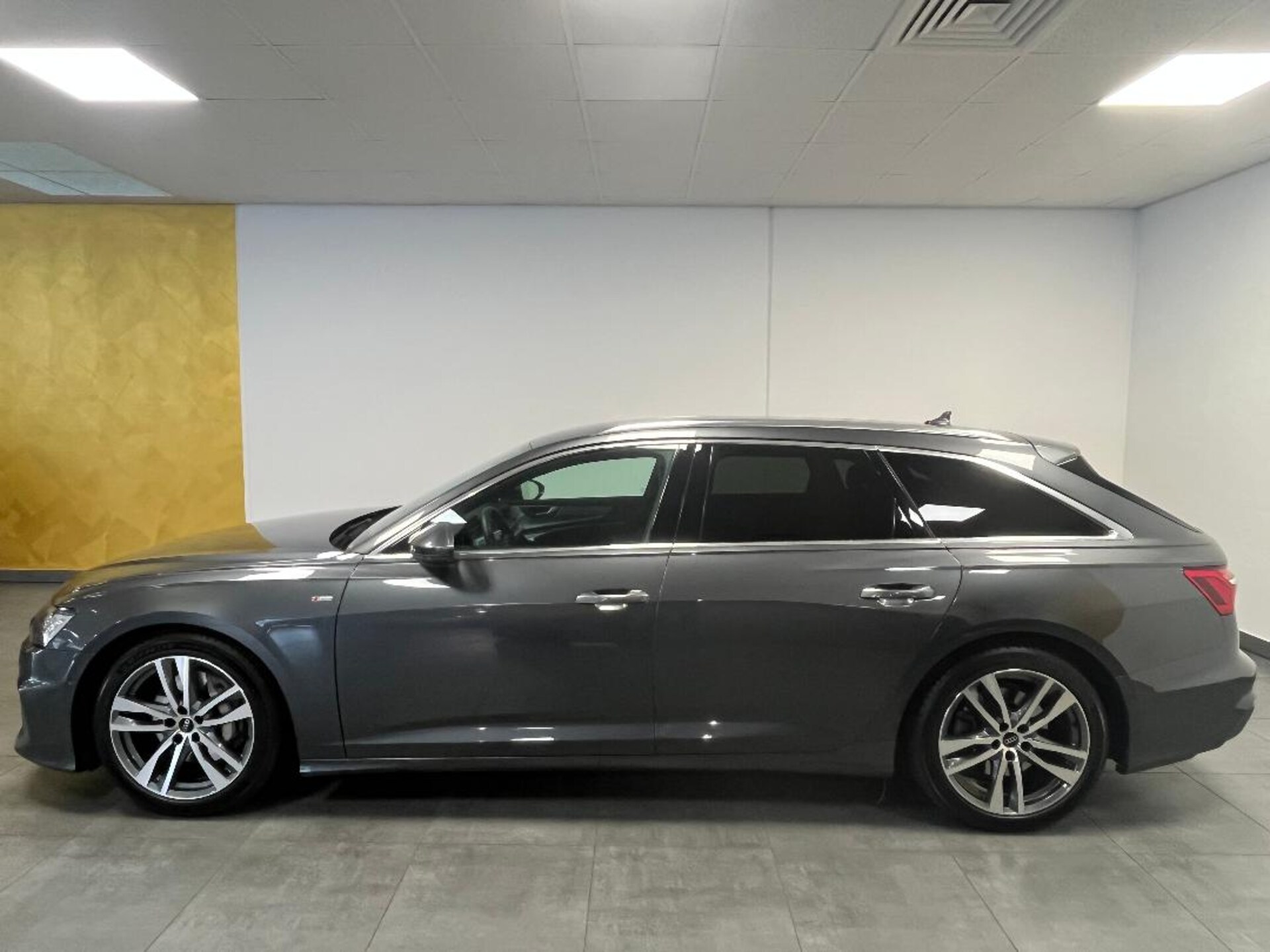 Audi A6 Avant S line