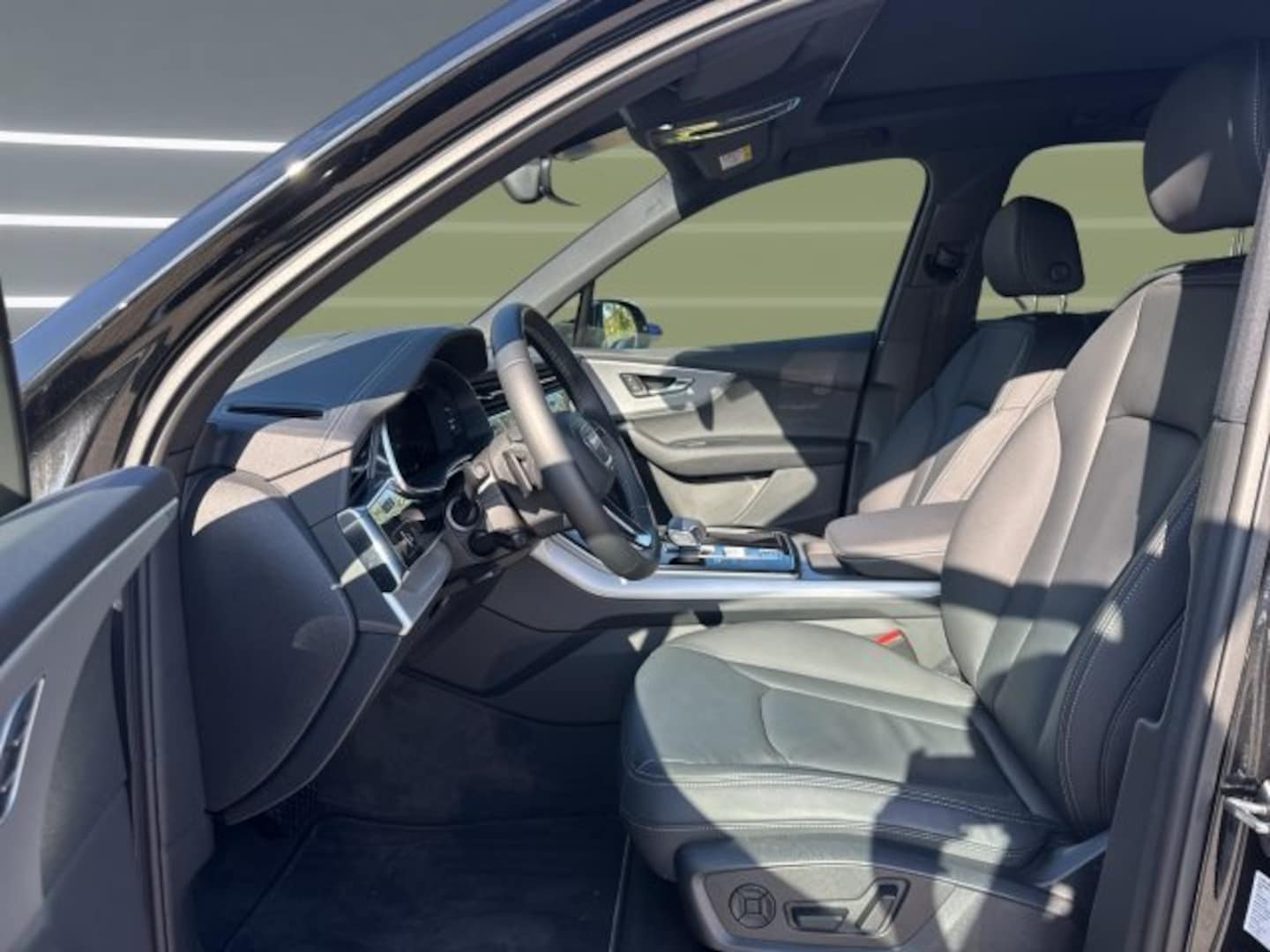Bild über Audi Q7 SUV TFSI e S line business TFSI e quattro 290 kW tiptronic - für weitere Informationen kontaktieren Sie den Audi Partner