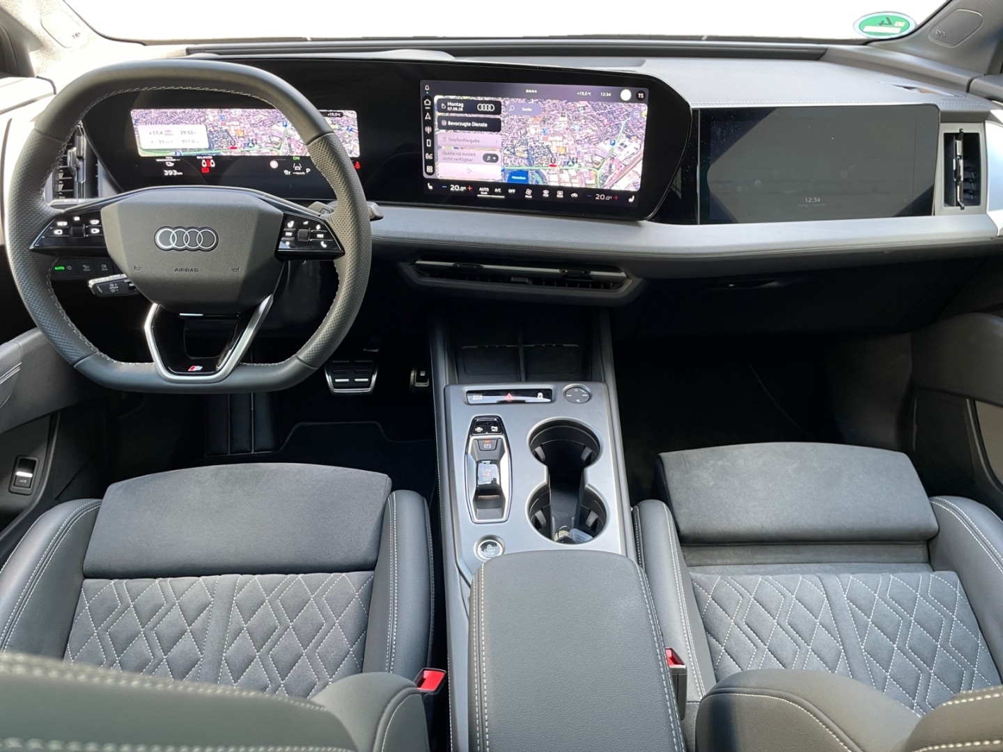 Bild über Audi Q4 Sportback e-tron e-tron quattro 220 kW - für weitere Informationen kontaktieren Sie den Audi Partner