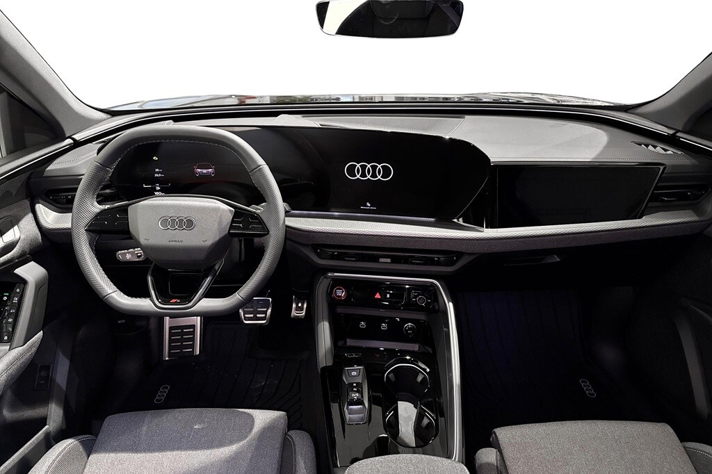 Bild som visar&nbsp;Audi Q5 SUV&nbsp;Q5 SUV TDI quattro S line 150 kWS tronic - för mer information kontakta din Audi Partner