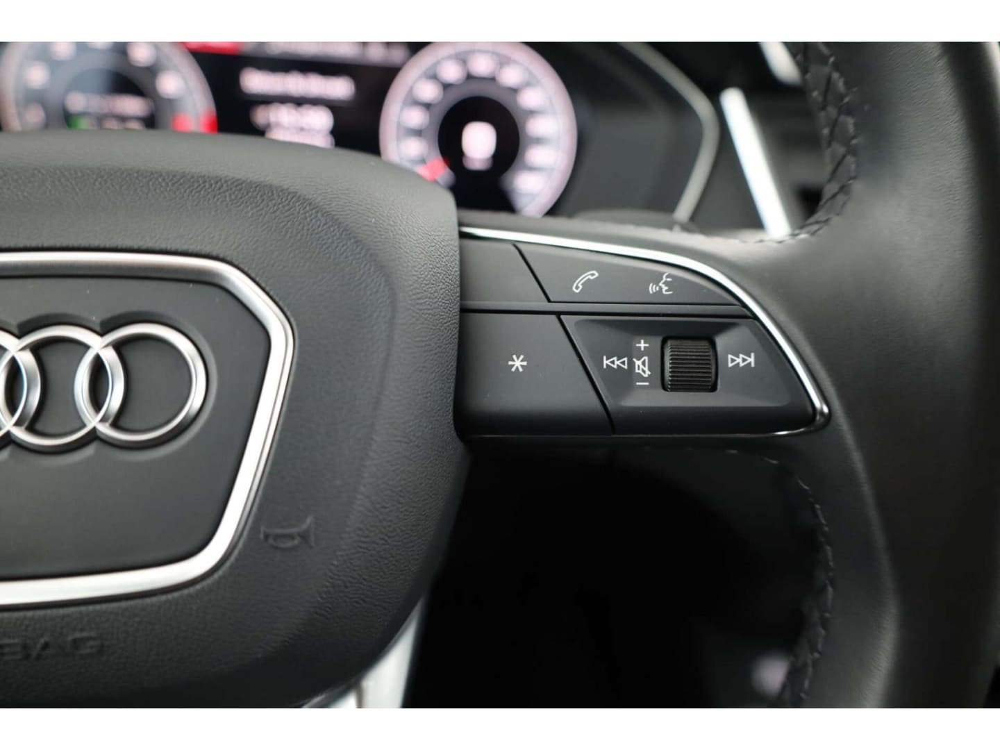 Bild über Audi Q5 45 TFSI quattro S tronic - für weitere Informationen kontaktieren Sie den Audi Partner