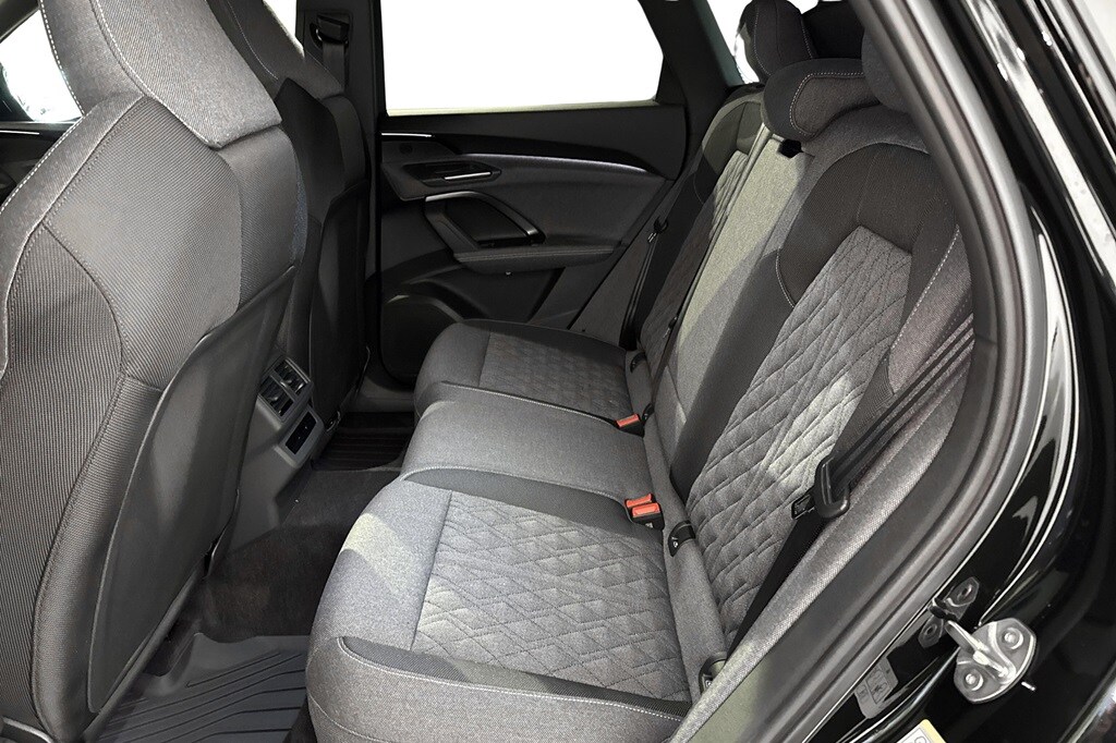 Bild som visar&nbsp;Audi Q5 SUV&nbsp;Q5 SUV TDI quattro S line 150 kWS tronic - för mer information kontakta din Audi Partner