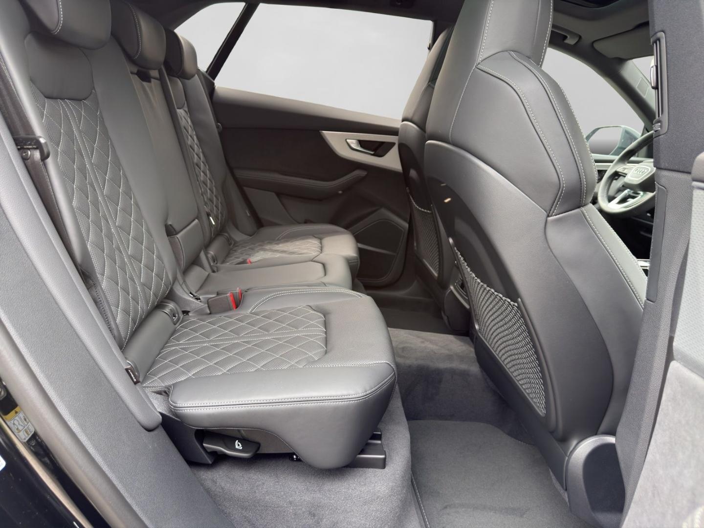 Bild über Audi Q8 SUV TFSI e S line business TFSI e quattro 360 kW tiptronic - für weitere Informationen kontaktieren Sie den Audi Partner