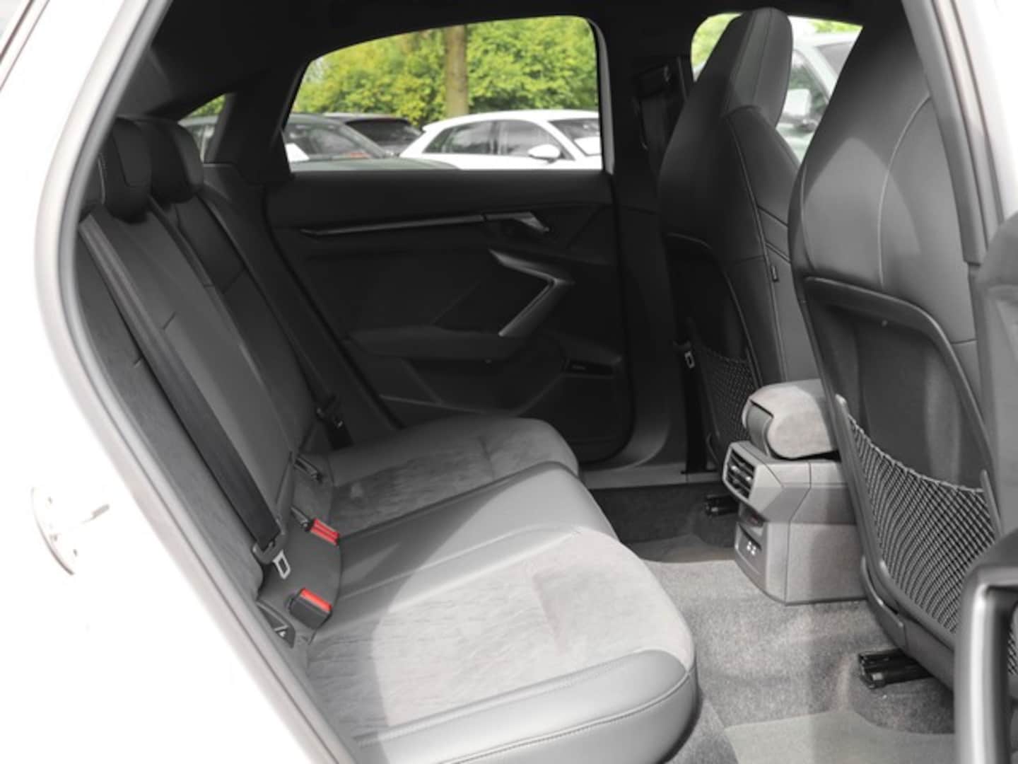 Bild über Audi RS 3 Limousine TFSI quattro 294 kW S tronic - für weitere Informationen kontaktieren Sie den Audi Partner
