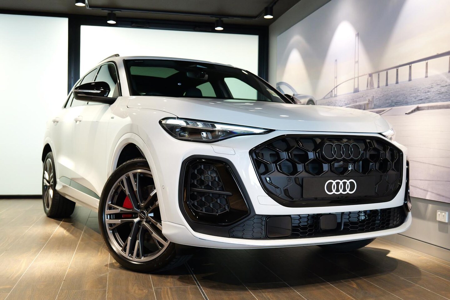 Image about Audi Q5 SUV e-hybrid quattro S tronic