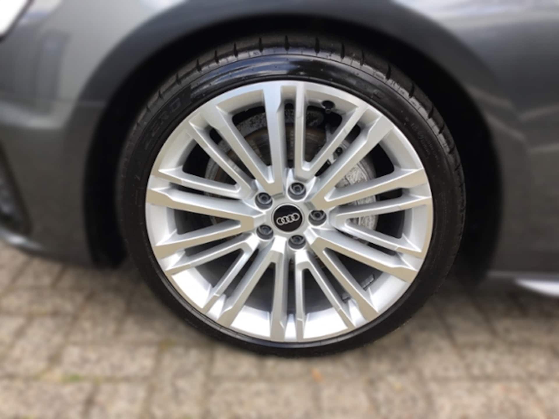Audi A4 Avant S line