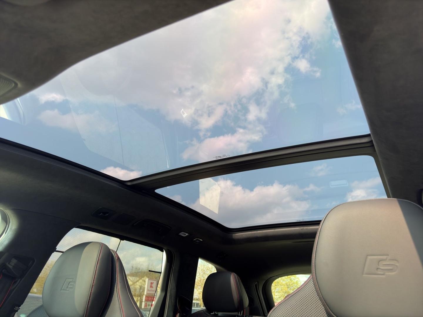 Bild über Audi Q7 SUV TDI quattro 220 kW tiptronic - für weitere Informationen kontaktieren Sie den Audi Partner