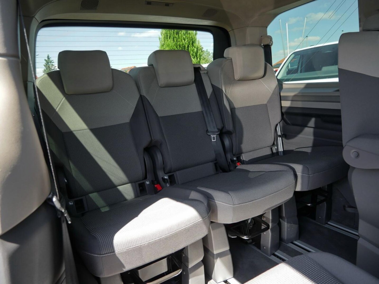 Volkswagen Multivan – Bild 17