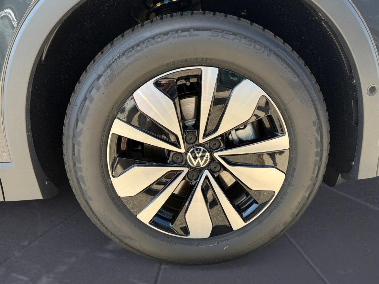 Volkswagen Tiguan – Bild 8
