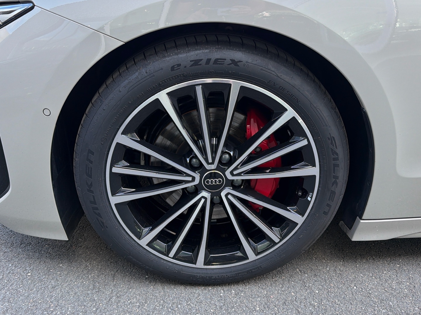 Bild über Audi A6 Sportback e-tron e-tron performance - für weitere Informationen kontaktieren Sie den Audi Partner